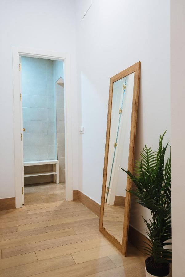 Hostly Rbh0 Modern Apartment Seville Exterior photo